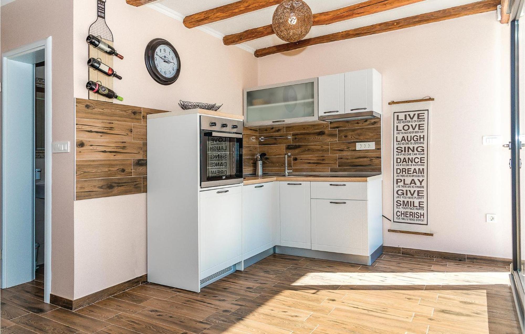 Gorgeous Home In Kijevo With Kitchen Exterior foto