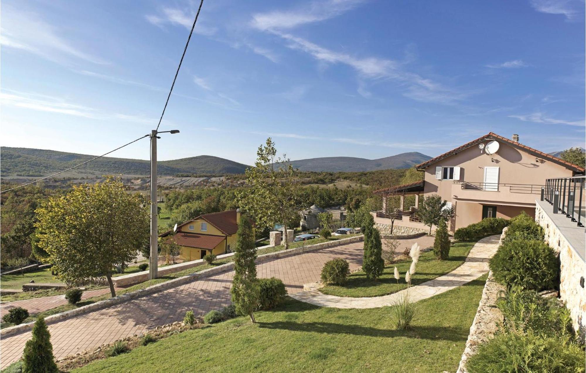 Gorgeous Home In Kijevo With Kitchen Exterior foto